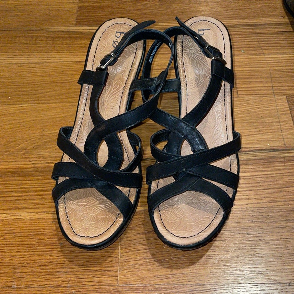 B.o.c. Black Leather Wedge Sandals Size 10